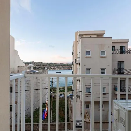 Golden Flat In San Pawl-hosted By Sweetstay